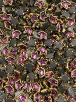 Crown Shaped Kundan Stones in Gold-Finished Settings (50g) - Image 7