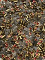 Triangle Shaped Kundan Stones in Gold-Finished Settings (4x4x4)(50g) - Image 5